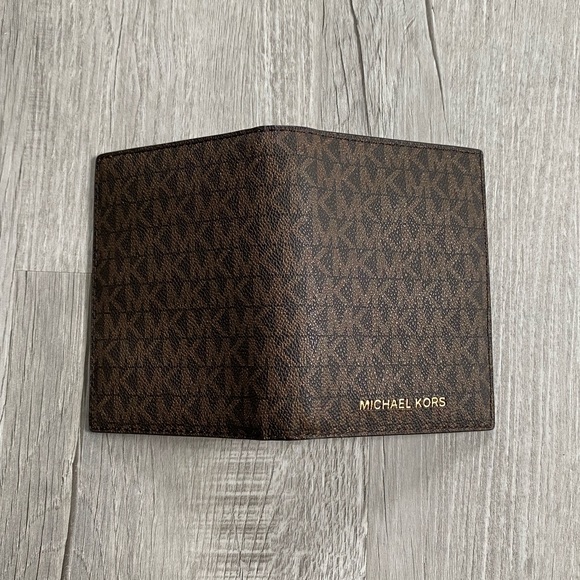 Michael Kors Bedford Travel Passport Wallet - Picture 8 of 9